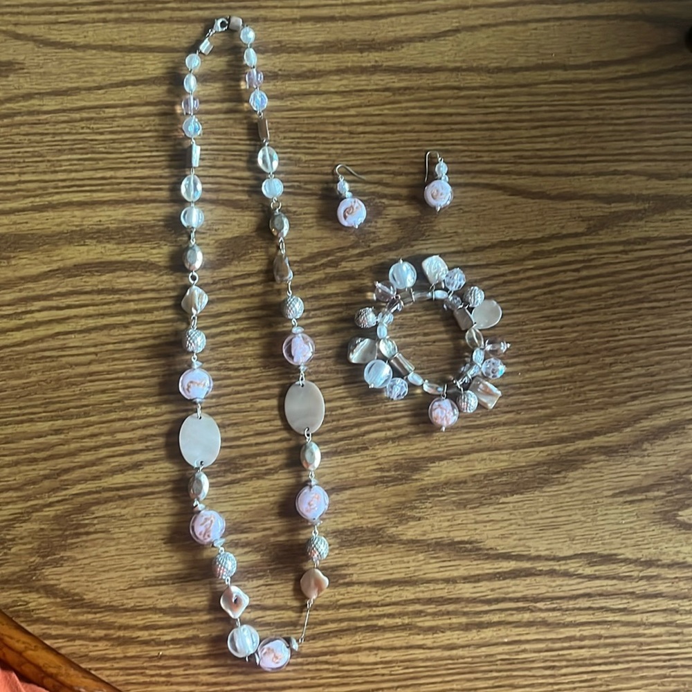 Jewelry set-matching necklace, bracelet and earrings. One piece missing. See pic